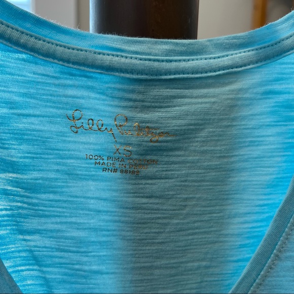 Lilly Pulitzer V-Neck Tee - Size XS - Picture 2 of 3
